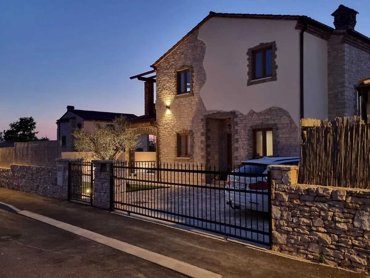 Villa Brioni With Pool By Rentistra Cabrunici