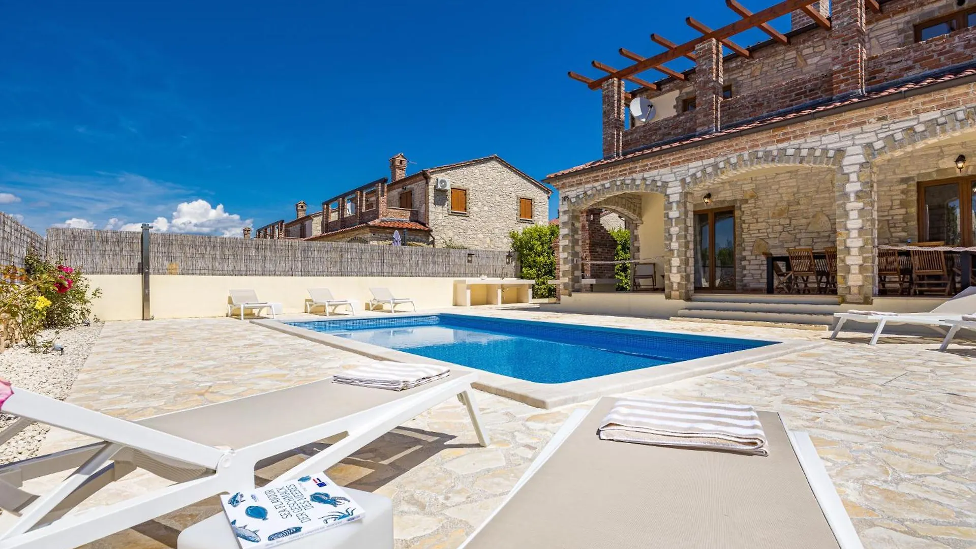 Villa Brioni With Pool By Rentistra Cabrunici Хорватия