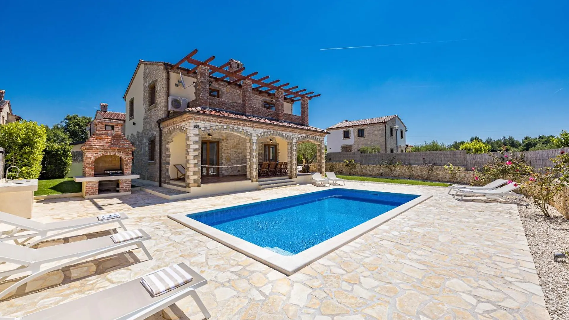 Villa Brioni With Pool By Rentistra location