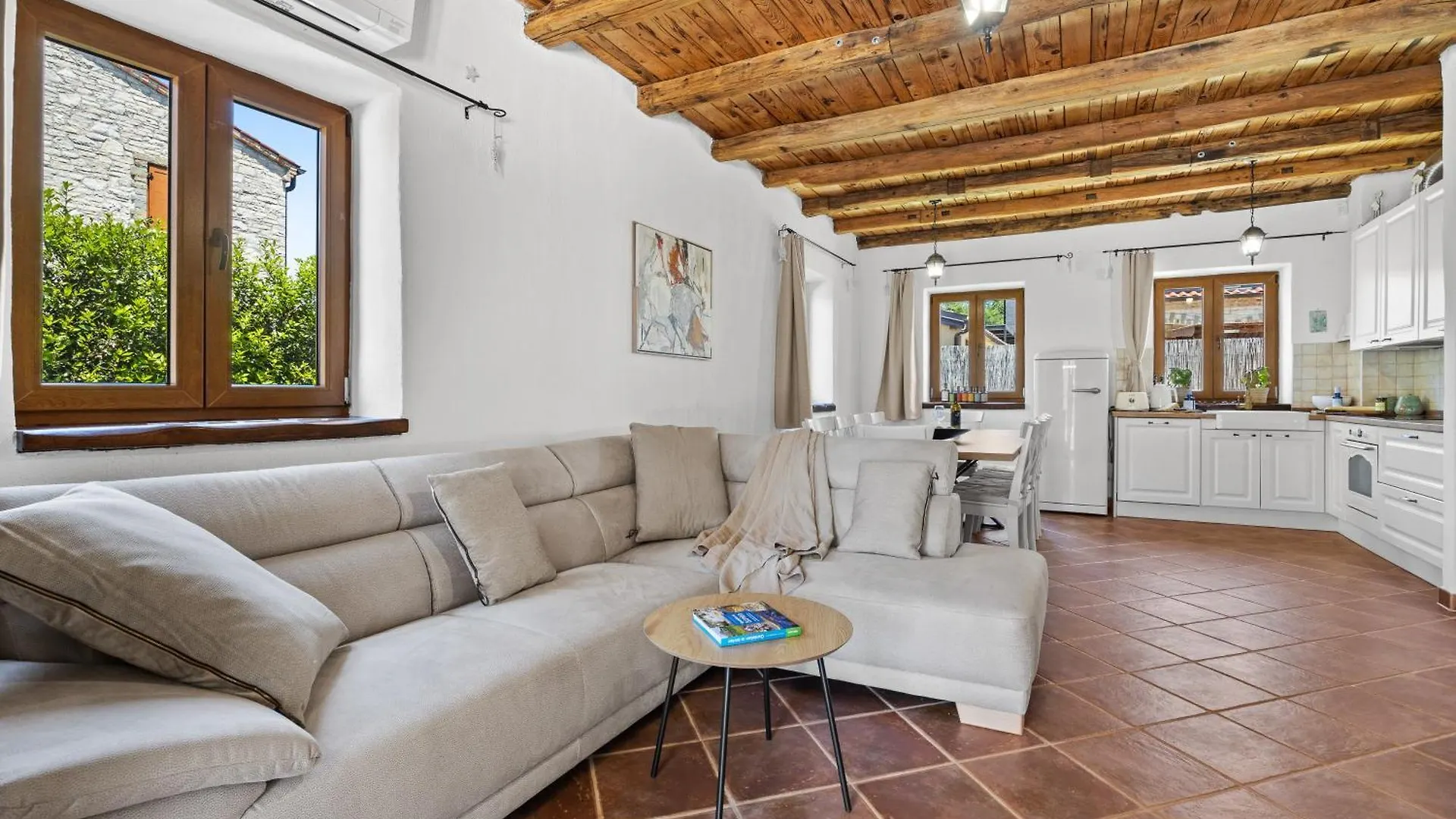 Villa Brioni With Pool By Rentistra Cabrunici