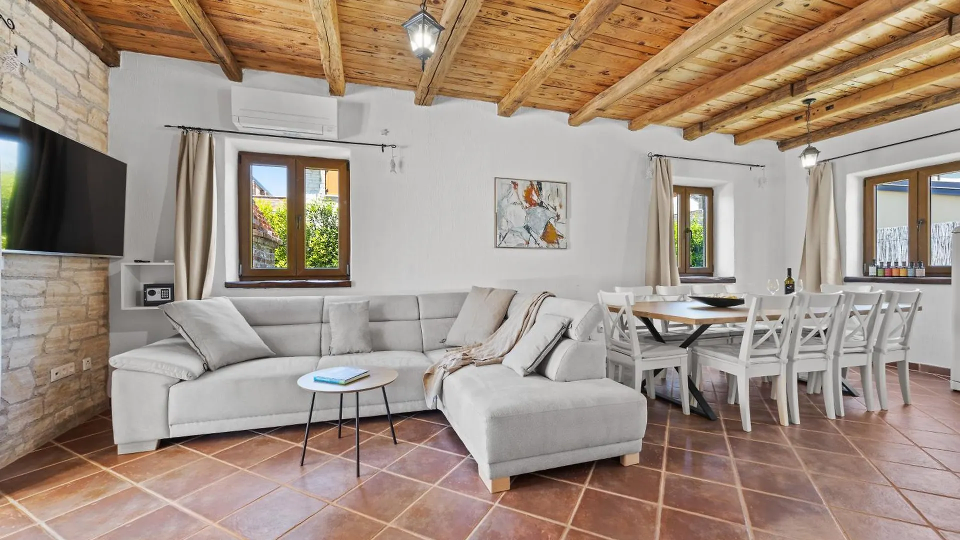 Villa Brioni With Pool By Rentistra Cabrunici